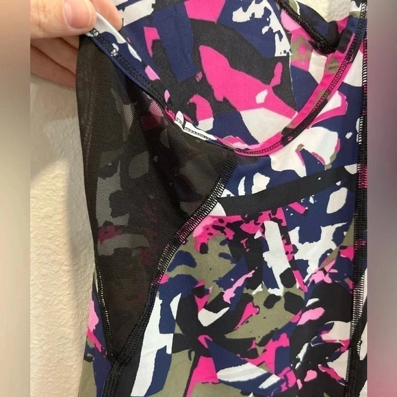 LULULEMON Fast Lane Singlet Racerback Tank. Size 2 - Picture 5 of 10